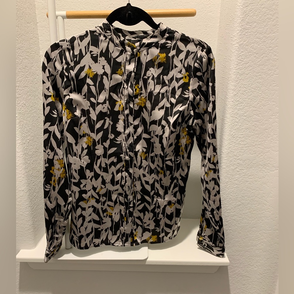 Guess collarless formal blouse